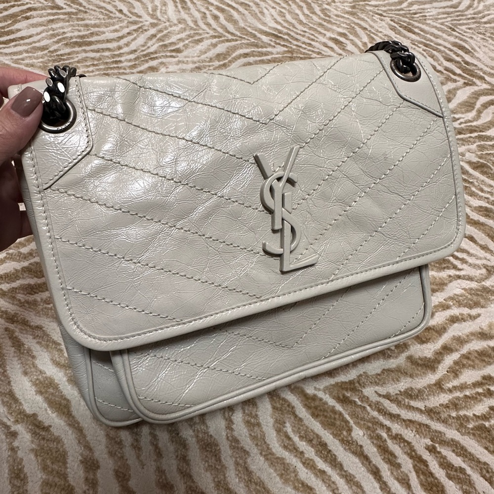 NIKI MEDIUM 
SOFT BAG IN VINTAGE CALF LEATHER, FEATURING CHEVRON QUILT